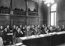 842329 Afbeelding van leden van Provinciale Staten van Utrecht, tijdens een vergadering in de Statenzaal van het ...
